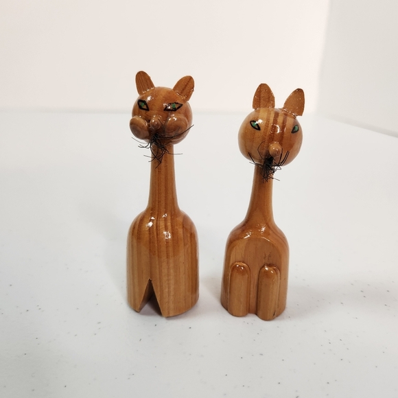 Vintage Wood Long Neck Pair of Siamese Cats 1970s Kitsch Quirky Miniature Cat - Picture 1 of 7